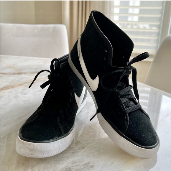 Ladies NIKE ankle high top suede sneakers Size 8 - Picture 11 of 11